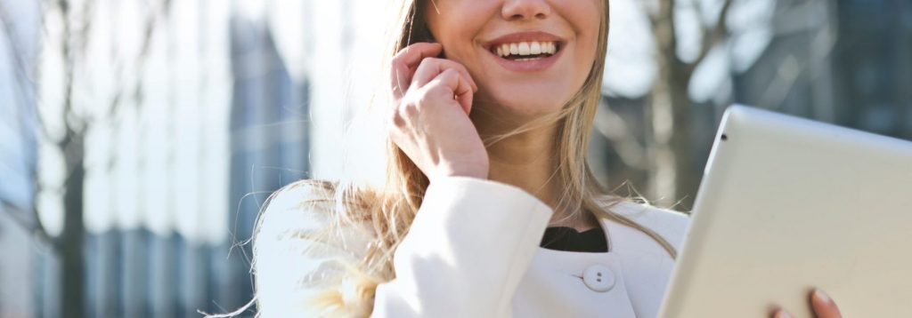 businesswoman call career 789822 e1529429591911